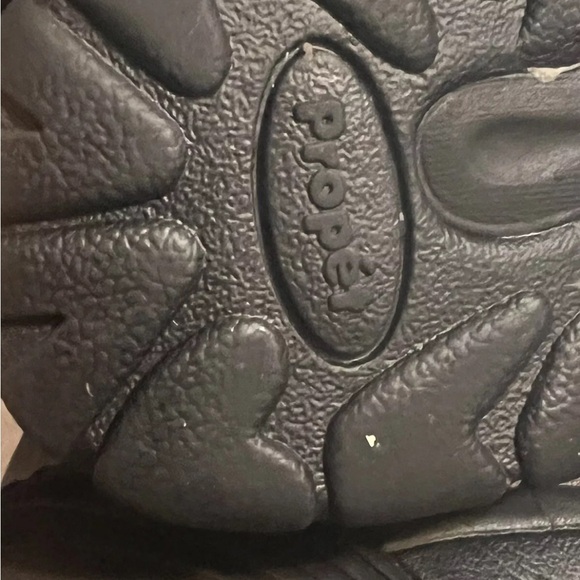 Propét Women’s Anti-slip Wash & Wear leather slip on shoe Size 8 - Picture 7 of 8